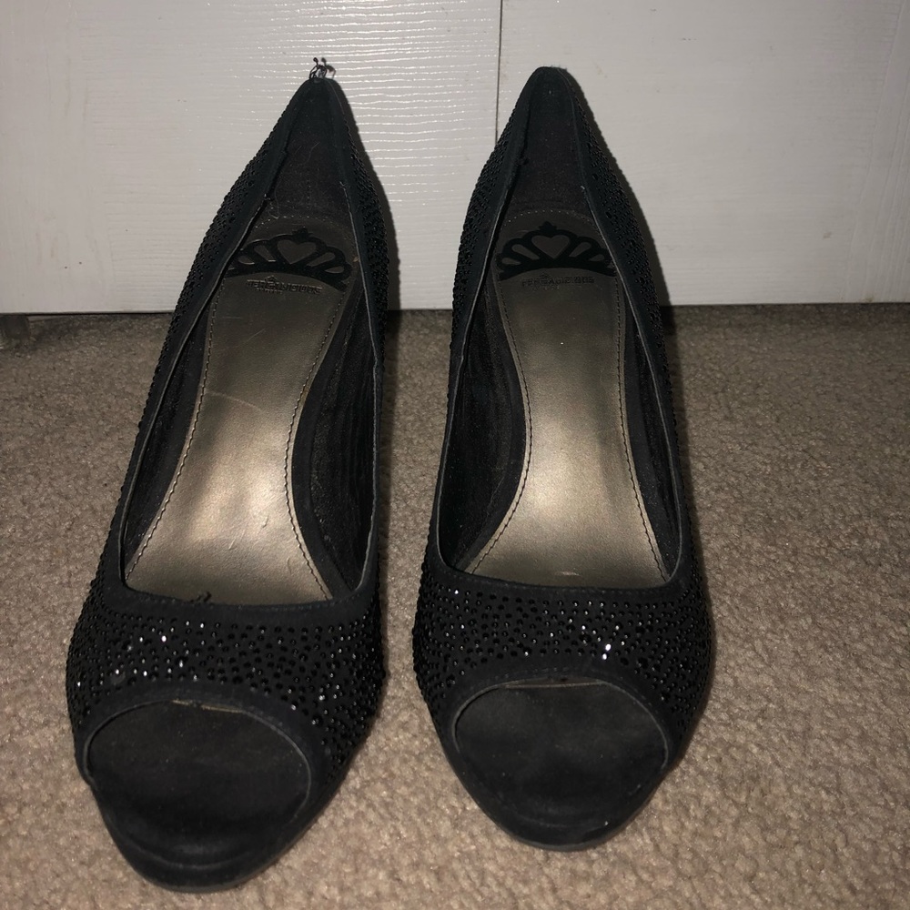 heels - Picture 2 of 5